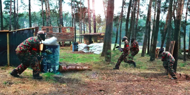 Paintballová zábava se 100 kuličkami v Hradci Králové u rybníka