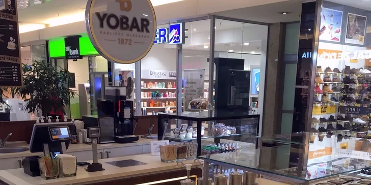 Stavte se v Yobaru pro svačinku: dort z denní nabídky a k němu kafe nebo čaj