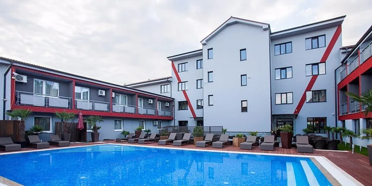 3-8 dní na Slunečných jezerech s polopenzí, bazény, wellness a dětskými atrakcemi
