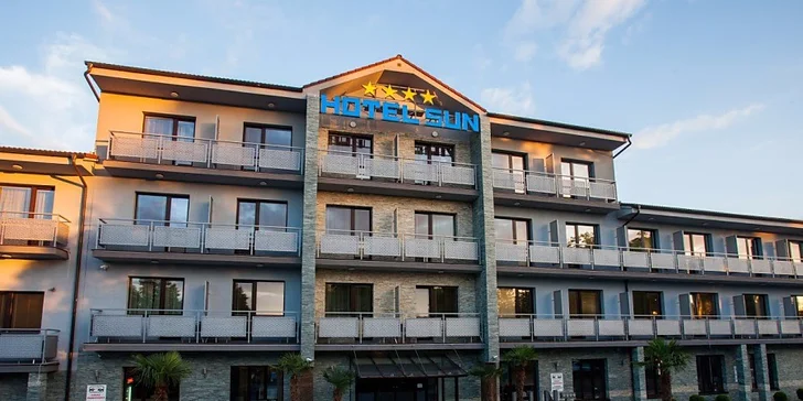 3-8 dní na Slunečných jezerech s polopenzí, bazény, wellness a dětskými atrakcemi