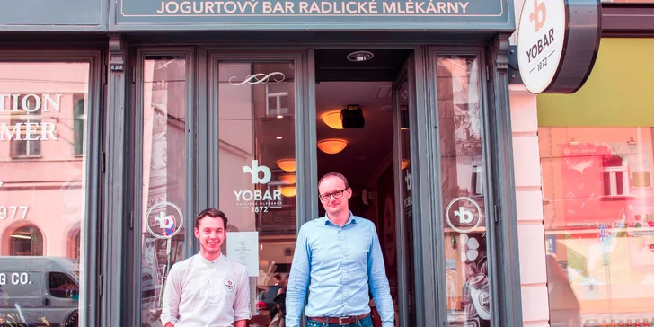 Potěšení z Yobaru: 2 muffiny s bílým frozen yogurtem