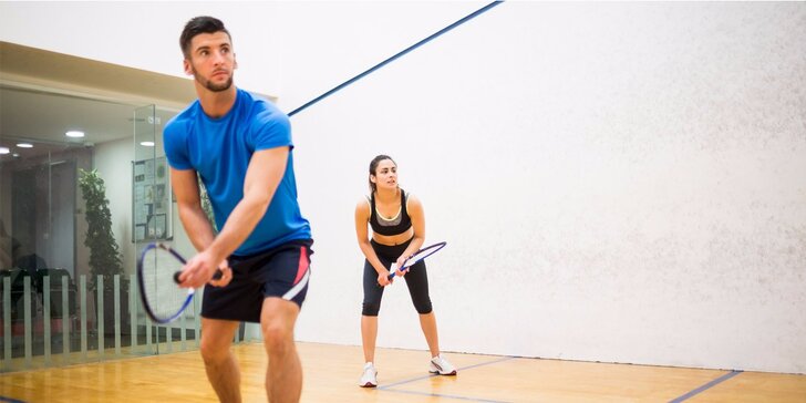 Hodina s profesionálním trenérem squashe nebo badmintonu