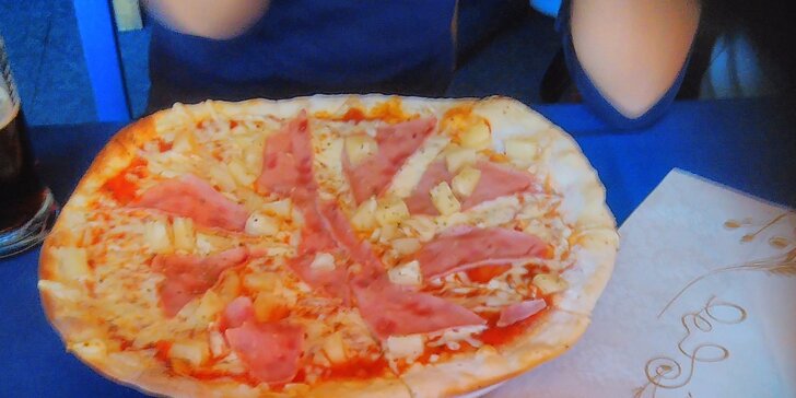 Chuť pravé Itálie: dvě pizzy s křehkým těstíčkem a čerstvými surovinami