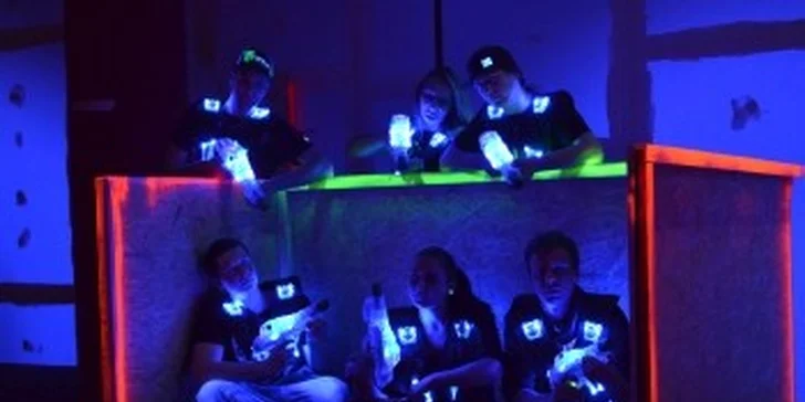 Až dvě hodiny zábavy pro partu přátel: Laser game, bowling a race simulátory