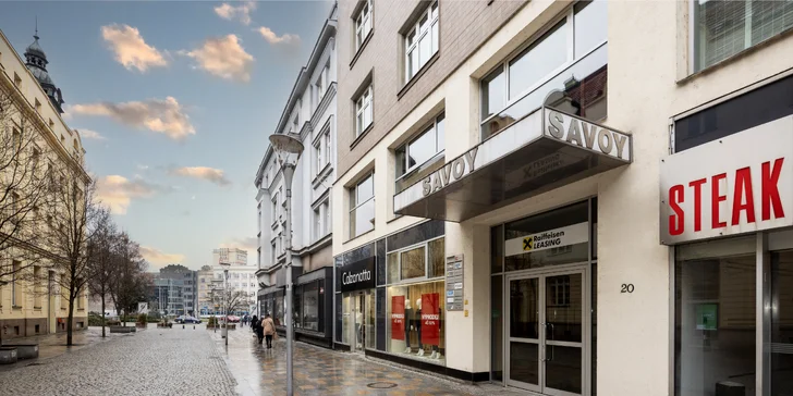 Salon se nachází v paláci Savoy přímo v centru města