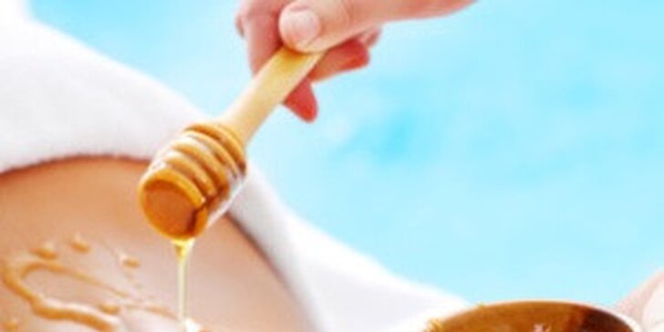 Medová detoxikační masáž včetně peelingu