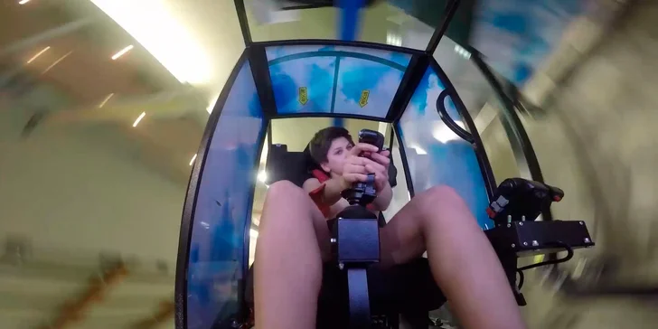Zažijte lítý boj na leteckém simulátoru s kabinou otočnou o 360 stupňů