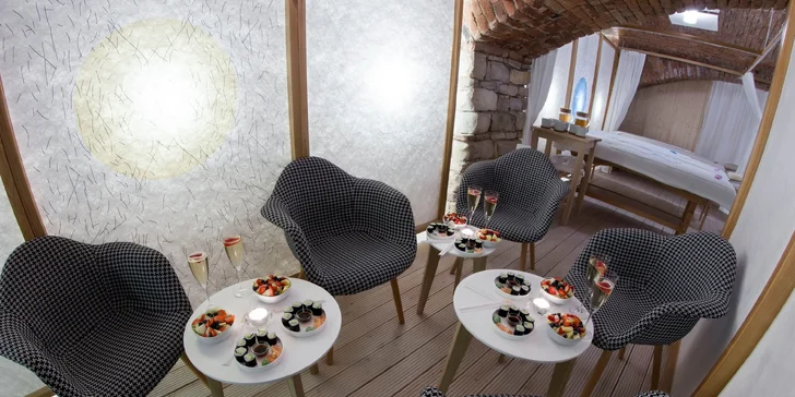 Hodina ve wellness centru pro dva: Masáže, sauna a welcome drink