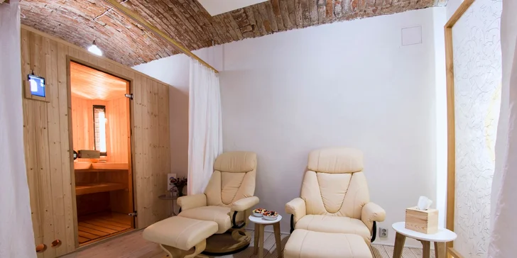 Hodina ve wellness centru pro dva: Masáže, sauna a welcome drink
