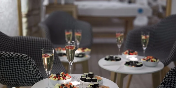 Hodina ve wellness centru pro dva: Masáže, sauna a welcome drink