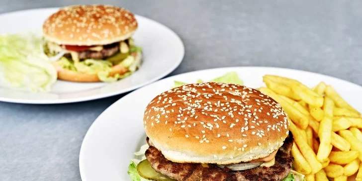 Burgery klasik nebo našlapaná XXXL menu na Novotného lávce