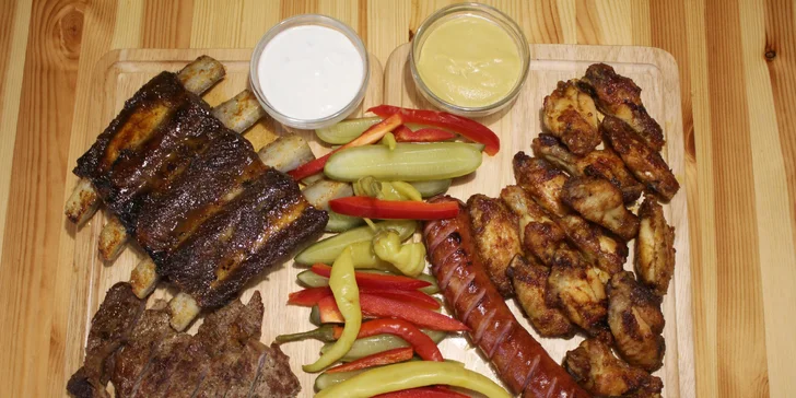 Velké masové prkno Hloupého Honzy plné dobrot až pro 4 osoby