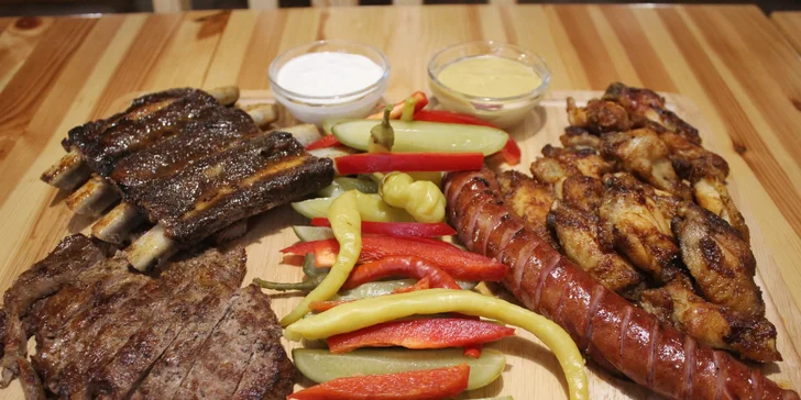 Velké masové prkno Hloupého Honzy plné dobrot až pro 4 osoby