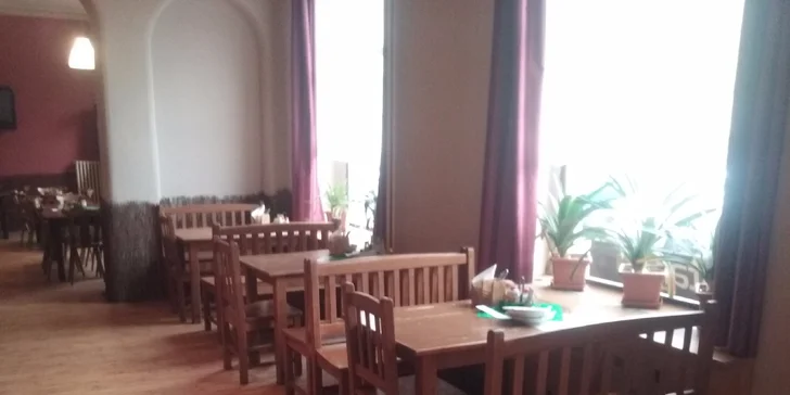 Smažený kuřecí řízek s bramborovým salátem + polévka