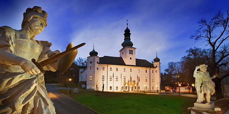 Zámecký pobyt v Třešti s hodováním v restauraci i vstupem do aquaparku