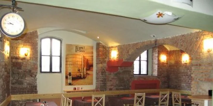 120 Kč za nakládaný hermelín na grilu a medailonky z vepřové panenky. Dvě poctivá jídla z restaurace "U Ševců" s 54% slevou.