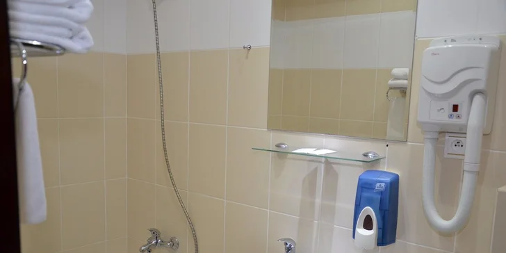 3-8 dní na Slunečných jezerech s polopenzí, bazény, wellness a dětskými atrakcemi