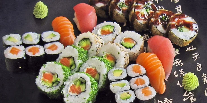 Vydatná sushi hostina pro milovníky asijské kuchyně