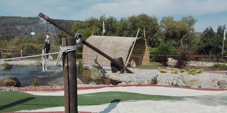 Vstupy na pirátský minigolf pro dospělého nebo dítě v Modřanech