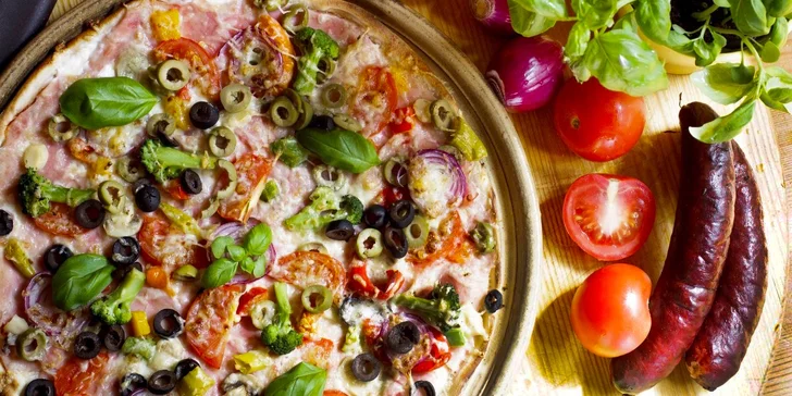 Pochutnejte si na dvou perfektních pizzách dle vlastního výběru