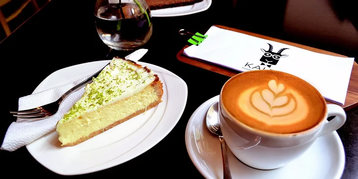 Vychutnejte si sami nebo ve dvou cheesecake s kávou či čajem