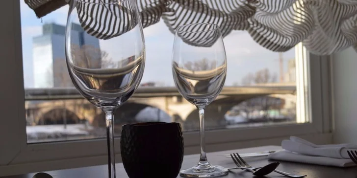 Degustační 5chodová večeře pro dva v restauraci na Rohan Boat Prague