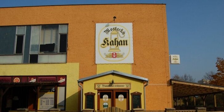 Posezení v pivovarské restauraci: tatarák z hovězí roštěné a dvě piva