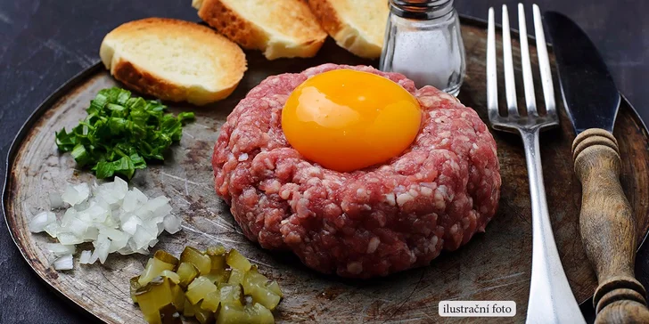 Posezení v pivovarské restauraci: tatarák z hovězí roštěné a dvě piva