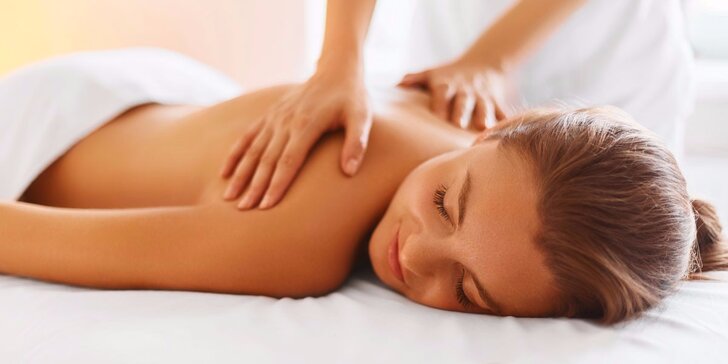 90minutová jemná pocitová masáž celého těla pro ženy