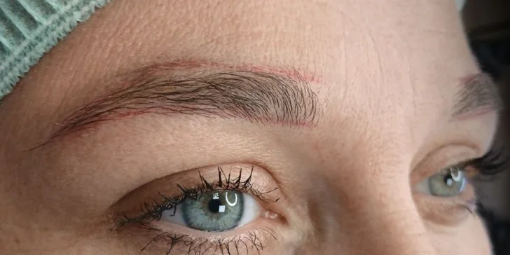 Před samotným zákrokem proberete s odbornicí tvar, vhodný odstín i péči o pleť.