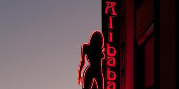 Noční hýření v klubu Alibaba: Striptýz a 20% sleva na baru