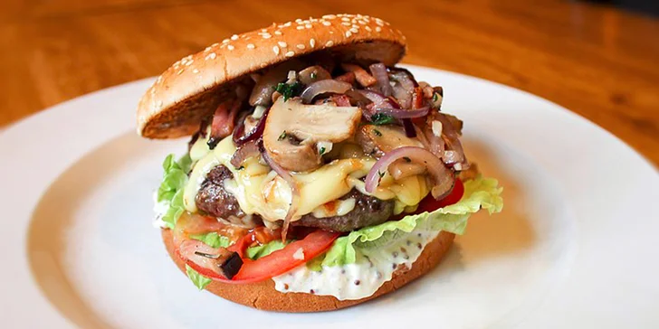 Filírovaná kachní prsa nebo naditý hovězí burger pro 2 osoby