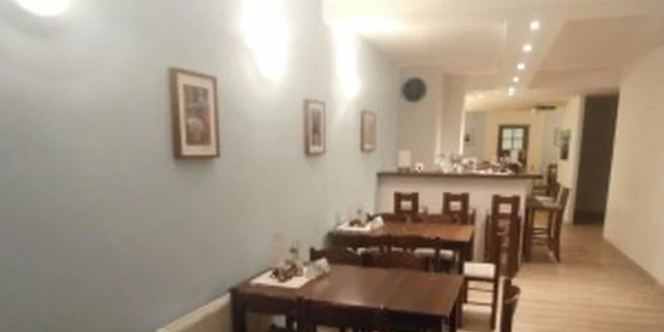 Smažený sýr, hranolky a tatarka pro dva v restauraci Oáza