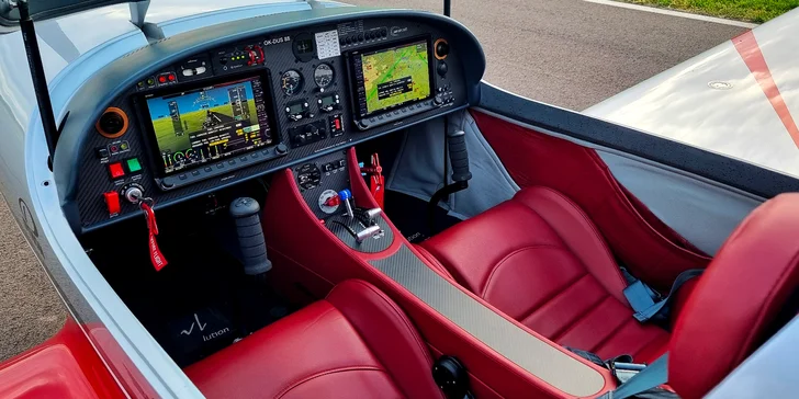 Ti, kteří si vyberou let delší než 30 minut, si mohou s pilotem poupravit navrženou trasu.