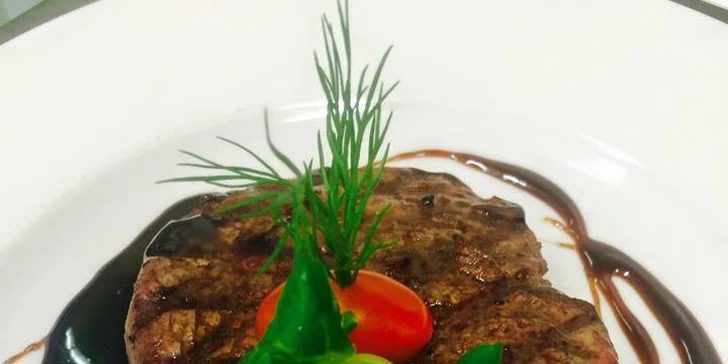 Skvělá polévka, steak z mladého býka a čokoládové brownies pro dva