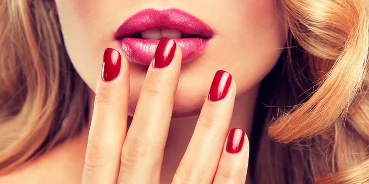 Manikúra s lakováním CND Shellac nebo Vinylux