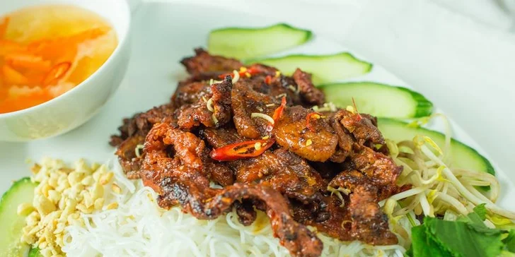 Nudle Bun Cha, jarní závitky a další vietnamské speciality pro 1-2 osoby