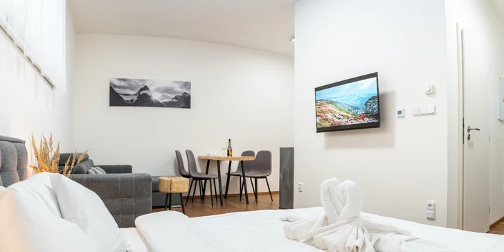 Samostatná koupelna a toaleta je samozřejmostí, stejně jako připojení k Wi-Fi a moderní televize.