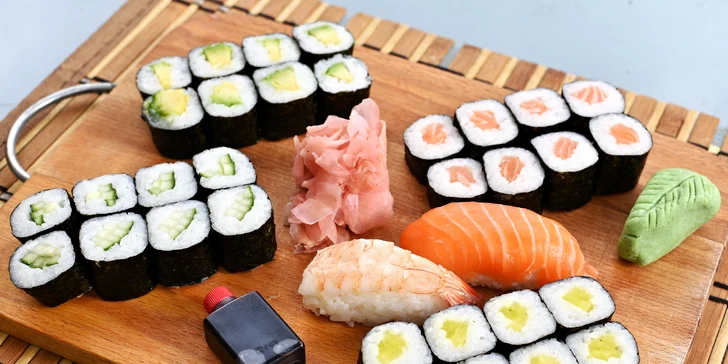Ke každému setu dostanete wasabi, sójovou omáčku a nakládaný zázvor.