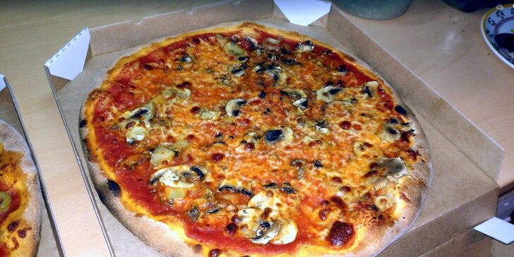 2 nebo 3 pizzy s sebou v centru Brna: průměr 33 cm, výběr z 30 druhů, rajčatový i smetanový základ