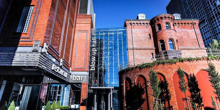 Hotel stojí v objektu starého pivovaru. Ten byl vkusně zrekonstruován a nyní je tu i obchodní centrum. 