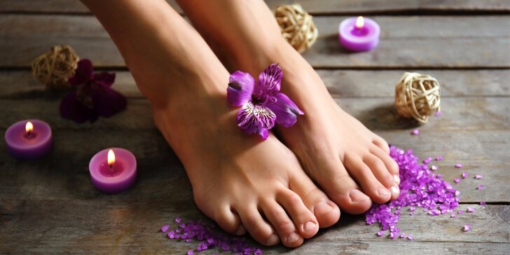 Relax pro vaše nohy: Mokrá pedikúra, masáž chodidel a parafínový zábal na ruce