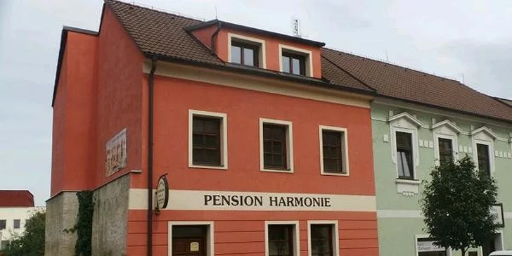 Romantika v Kolíně: pobyt se snídaní, soukromým wellness a sektem