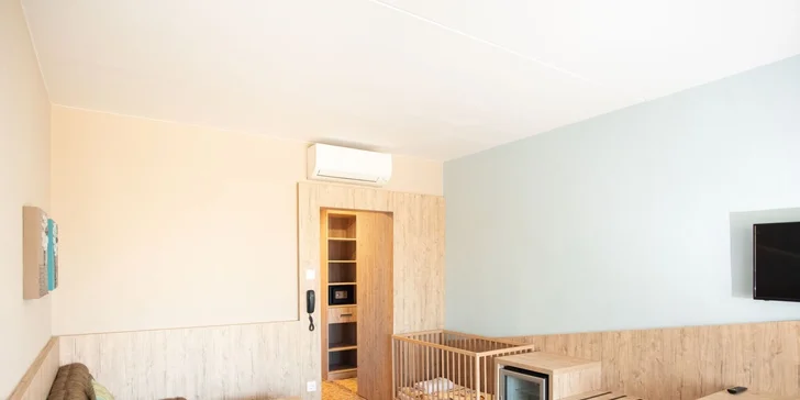 Každý pokoj má balkon. 