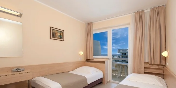 7 nocí v chorvatském hotelu Delfin** s polopenzí a dopravou