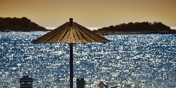 7 nocí v chorvatském hotelu Delfin** s polopenzí a dopravou