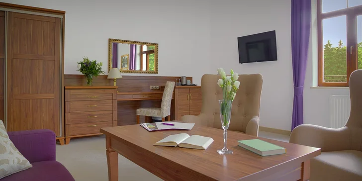 Nechybí klimatizace, televize, telefon, připojení k Wi-Fi ani vlastní sociální zařízení.