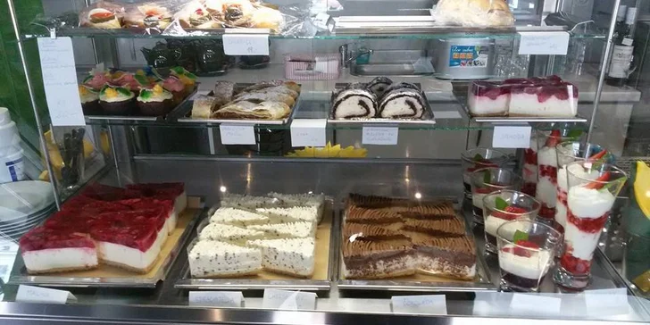 Příjemné posezení u kávy s dezertem či chlebíčkem pro dvě osoby