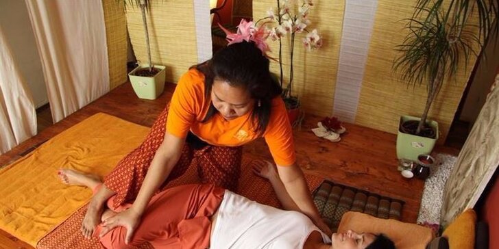 Tradiční, aroma, kokosová i párová thajská masáž v salonu Lotus