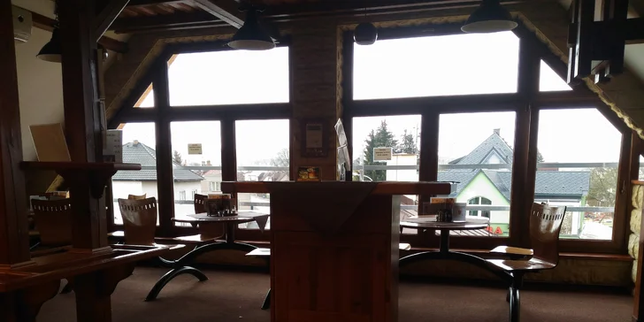 Dvě hodiny bowlingu včetně zapůjčení bot až pro osm osob